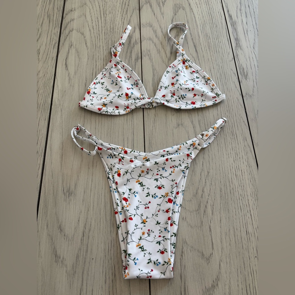👙 - OneOne , 2 piece bikini, white with floral pattern, extra small